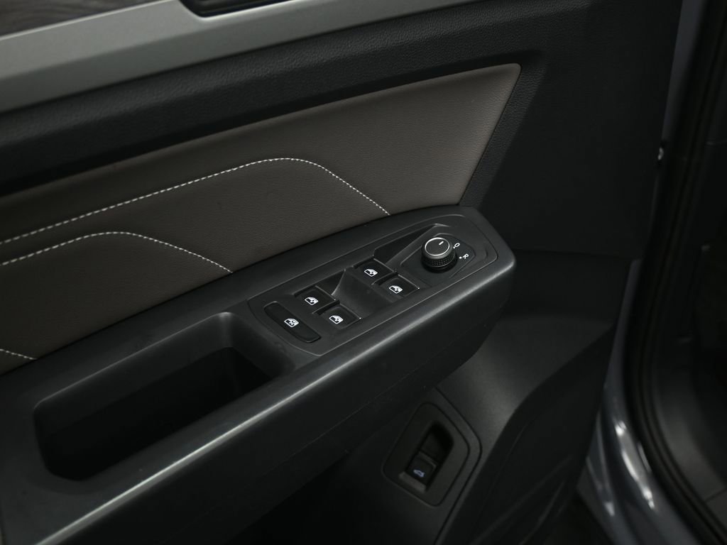 Used 2021 Volkswagen Atlas Cross Sport SE w/ Panoramic Sunroof Package image 10