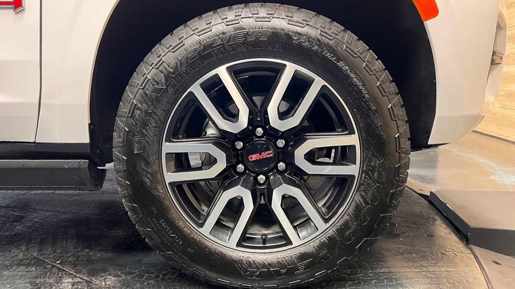 Used 2024 GMC Yukon XL AT4 w/ AT4 Premium Plus Package AWD/4WD image 27