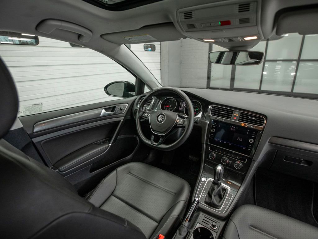 Used 2019 Volkswagen Golf SE w/ Driver Assistance Package image 16