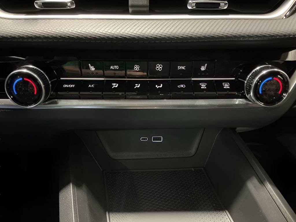 New 2026 Chevrolet Equinox LT w/ Convenience Package II image 21