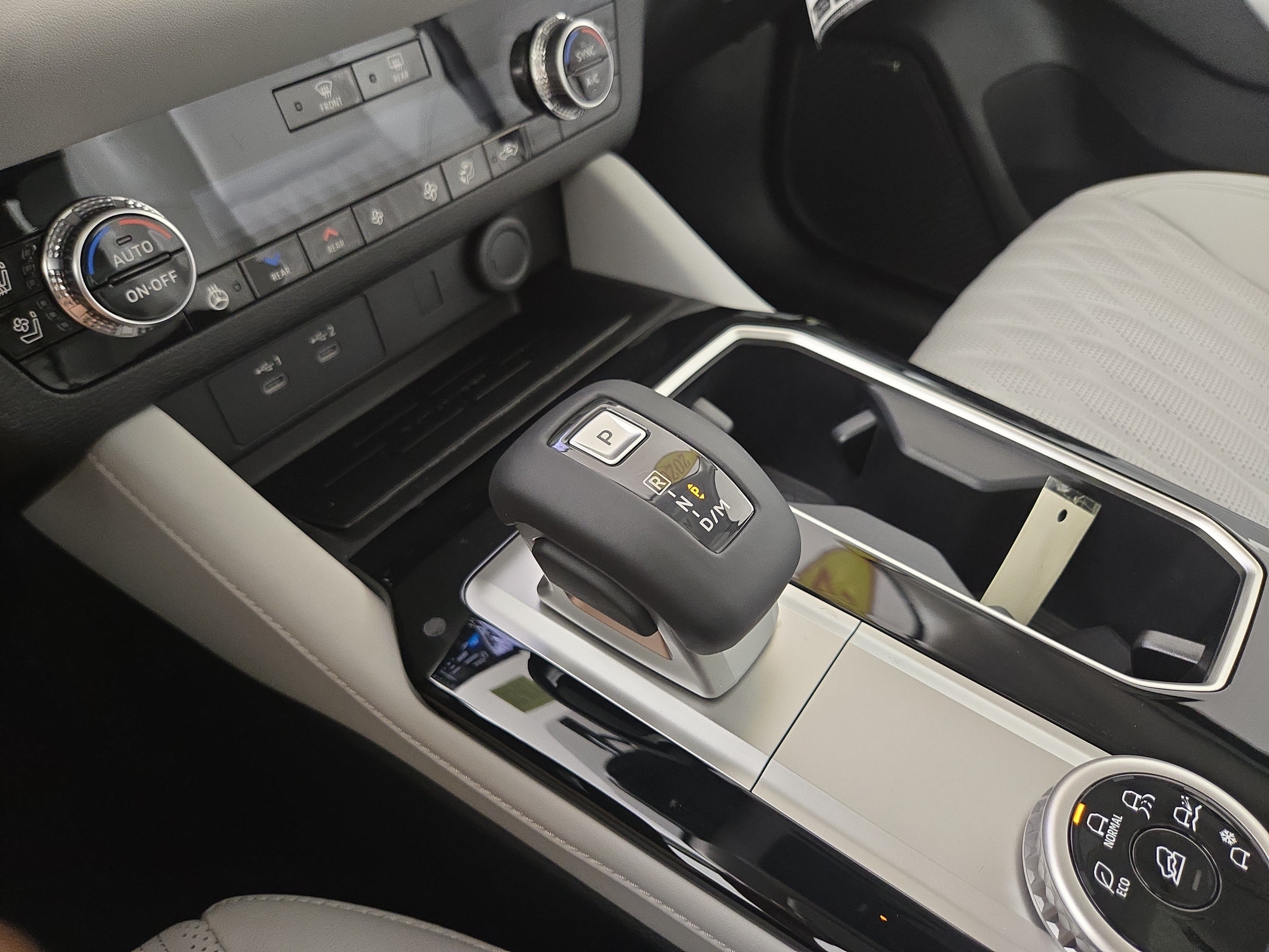 New 2026 Mitsubishi Outlander SEL FWD image 24