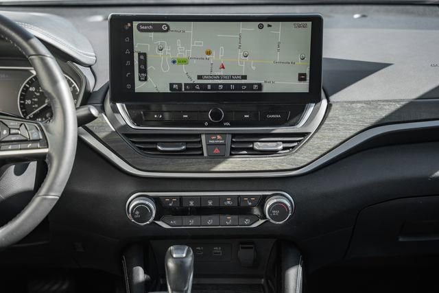 Used 2023 Nissan Altima 2.5 SV w/ SV Premium Package image 21