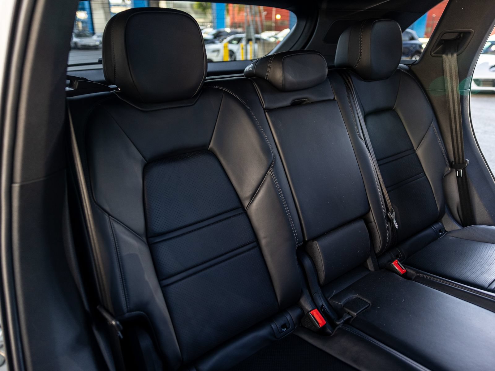 Certified 2023 Porsche Cayenne w/ Premium Package AWD/4WD image 37