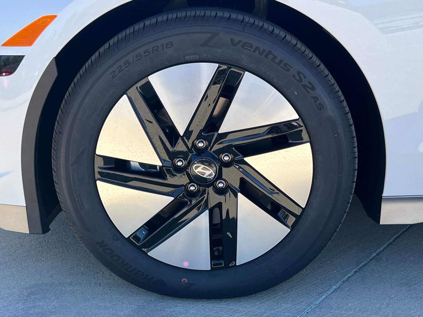 New 2025 Hyundai Ioniq 6 SE RWD image 8