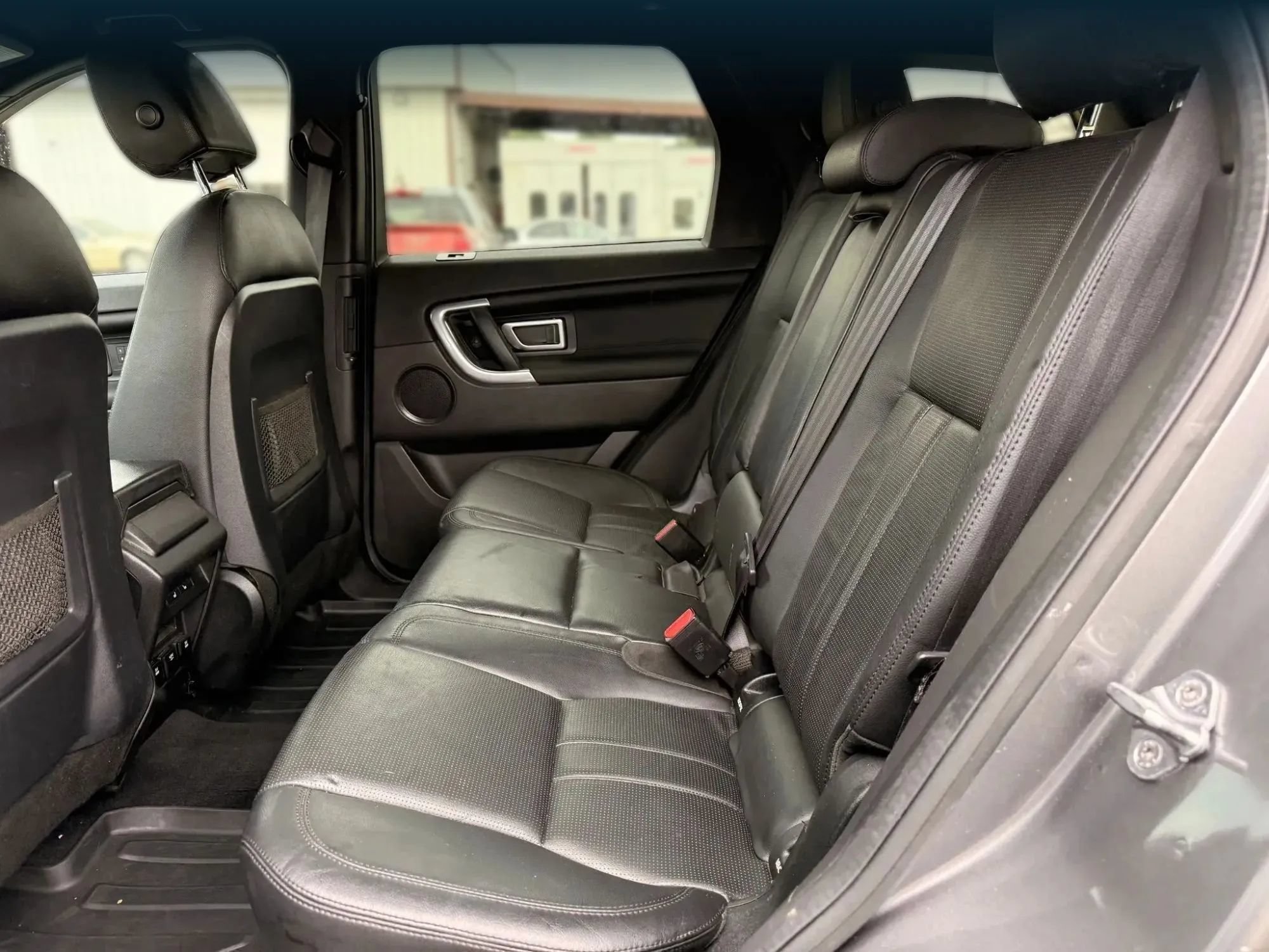 Used 2016 Land Rover Discovery Sport HSE AWD/4WD image 21