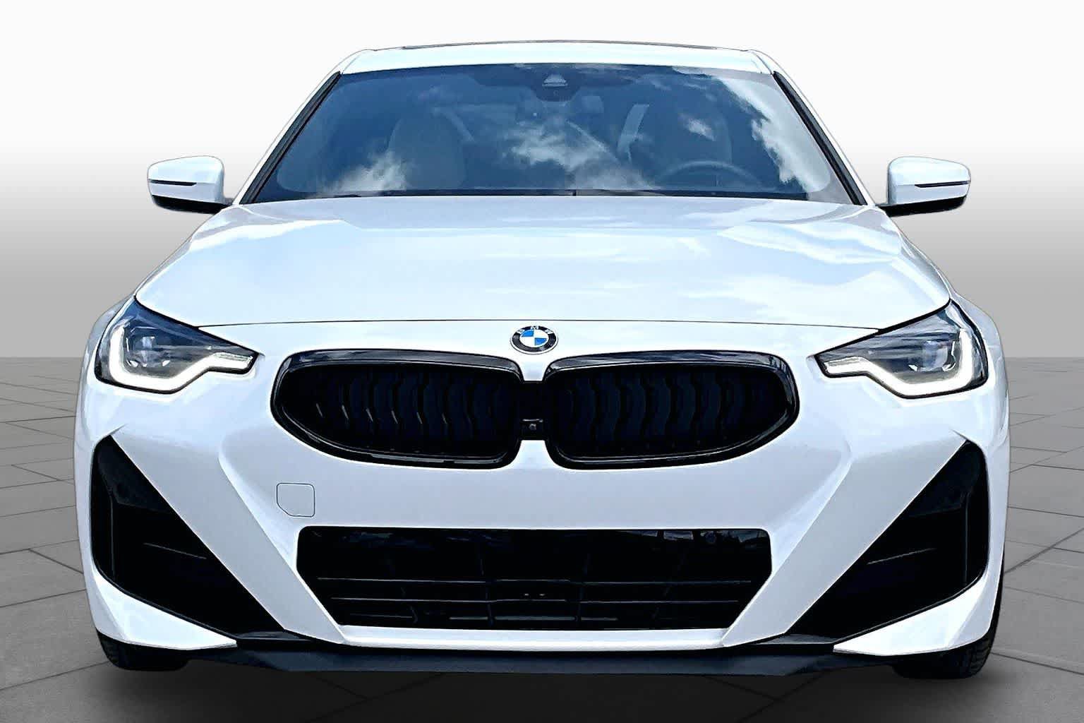 Used 2025 BMW 230i Coupe w/ M Sport Package RWD image 3