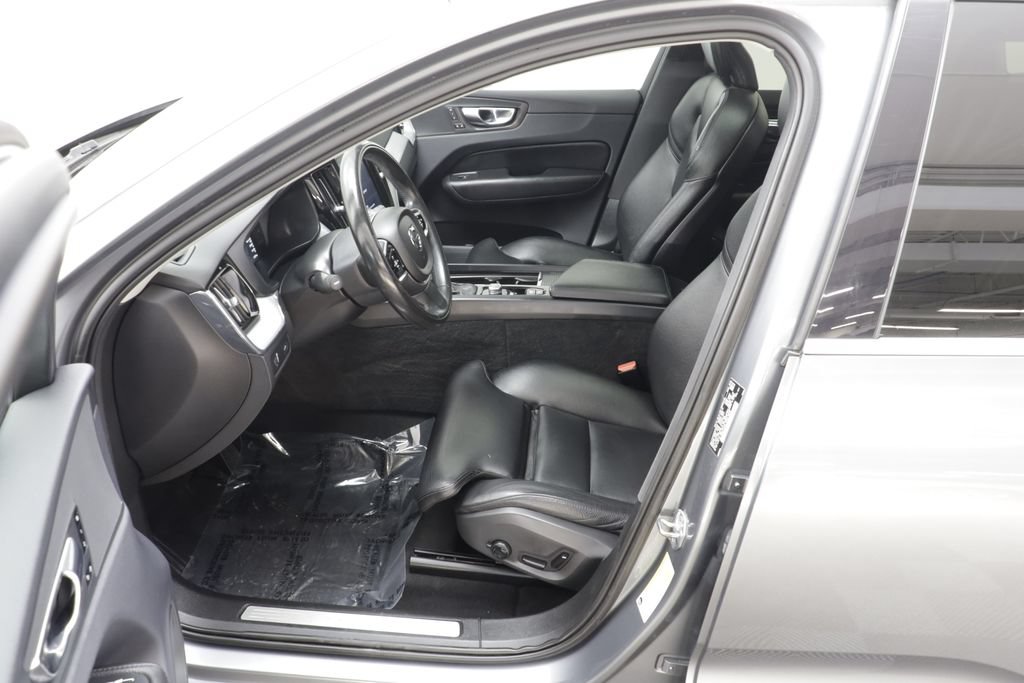 Used 2019 Volvo XC60 T5 Momentum w/ Advanced Package AWD/4WD image 6