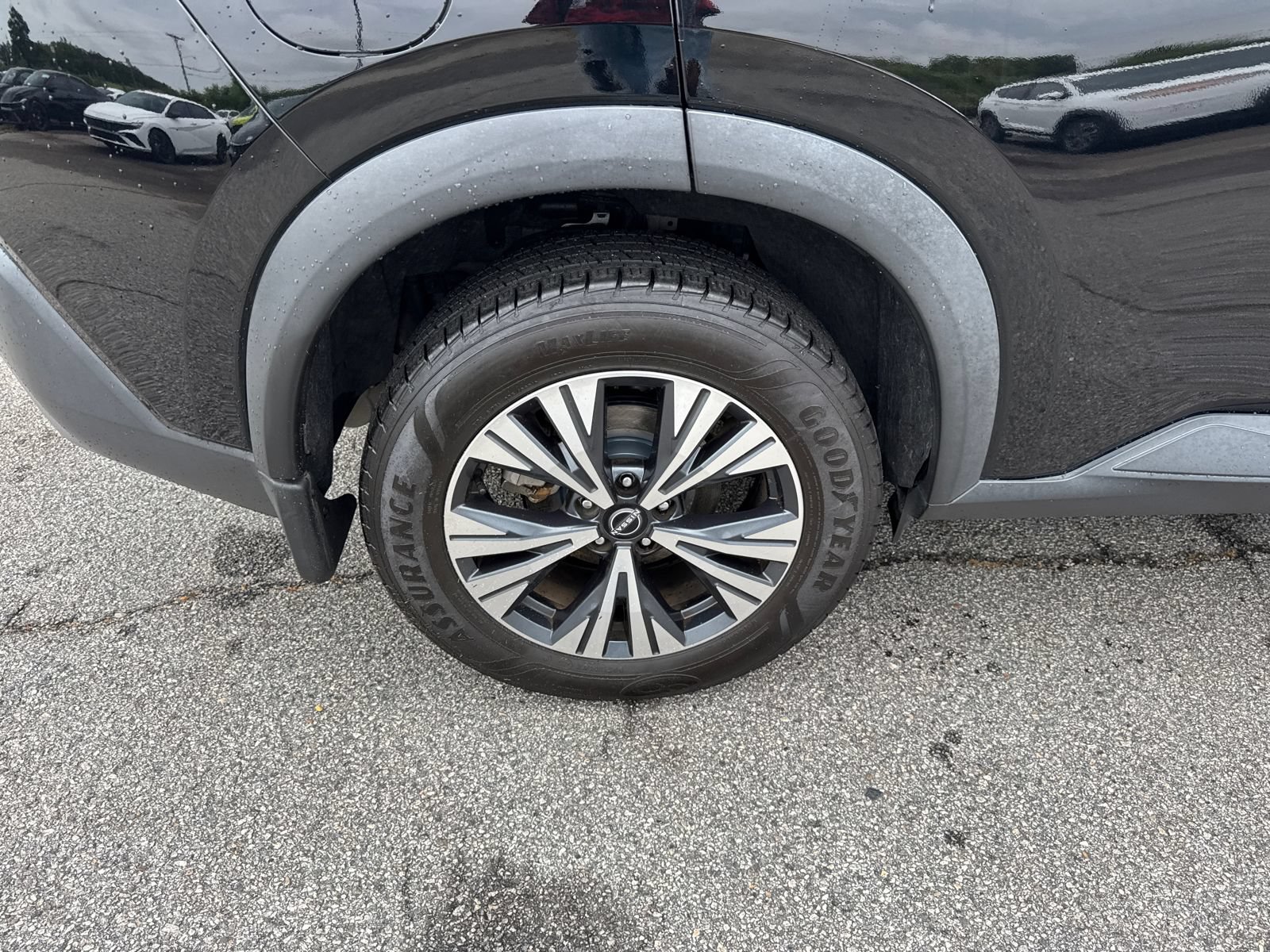 Used 2023 Nissan Rogue SV FWD image 17