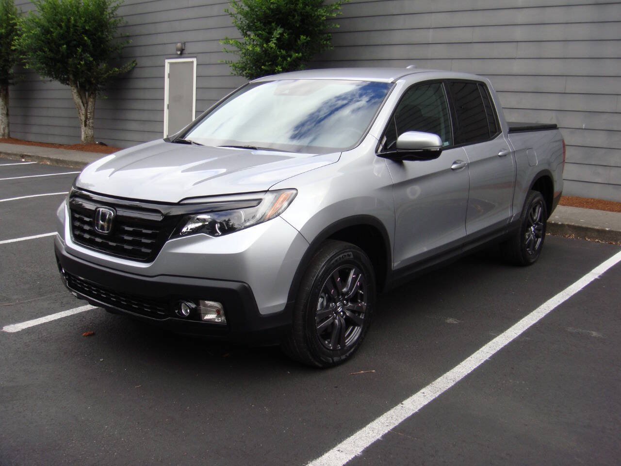 Used 2020 Honda Ridgeline Sport image 2