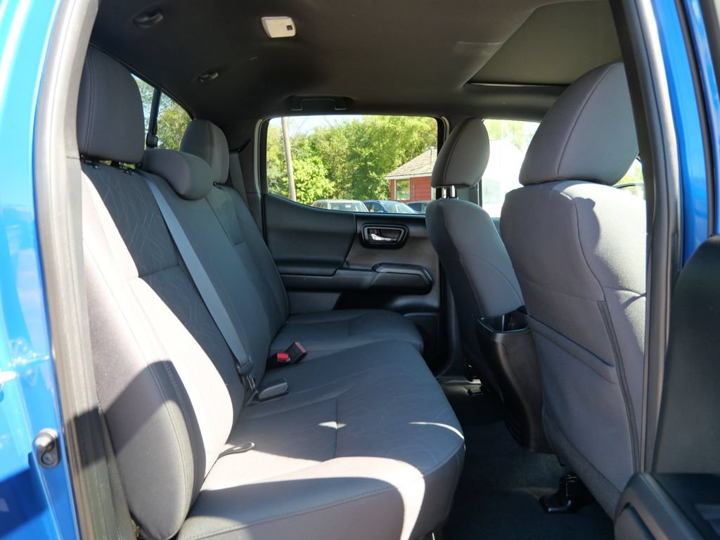 Used 2016 Toyota Tacoma TRD Sport AWD/4WD image 14