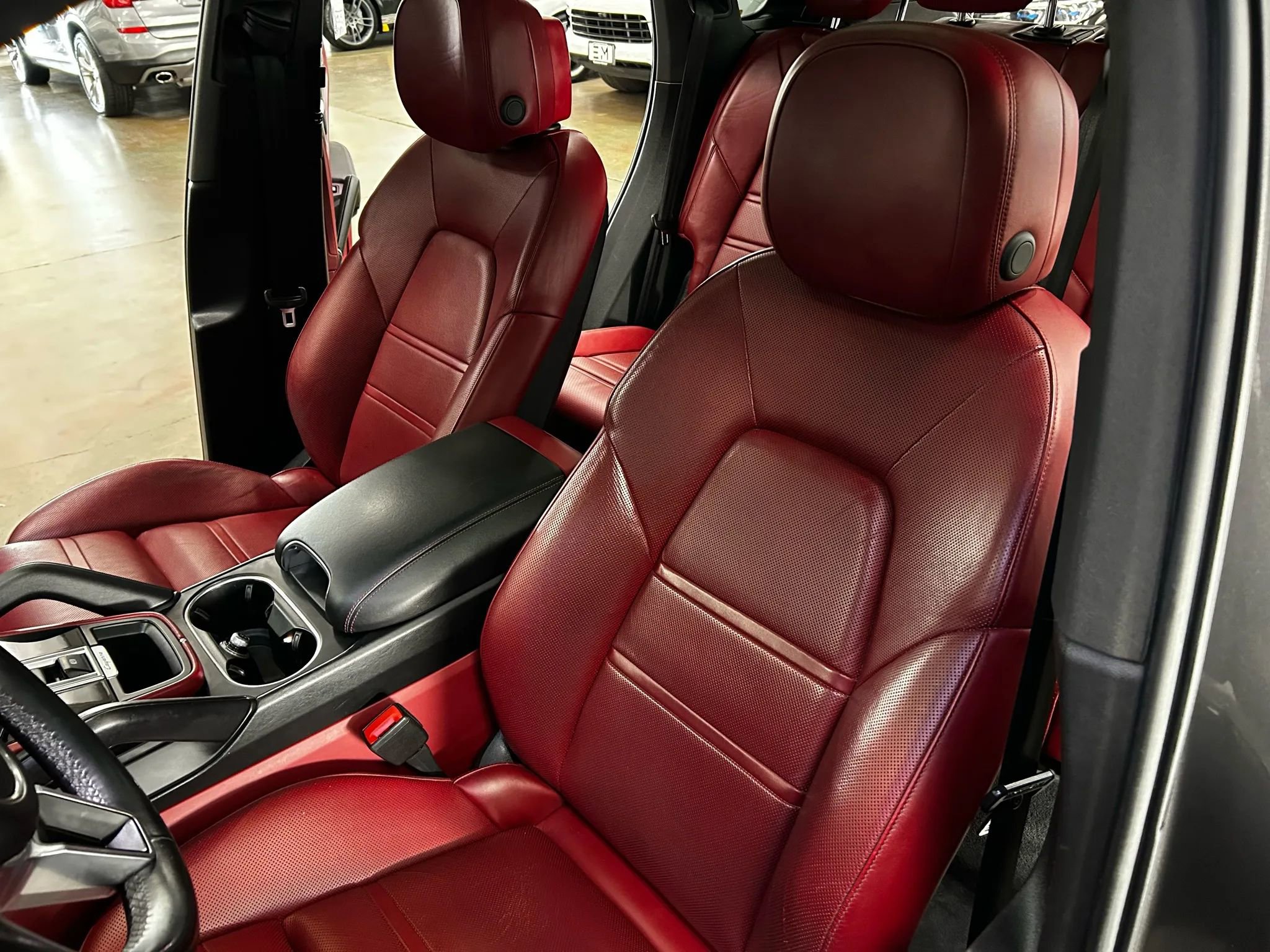 Used 2019 Porsche Cayenne S image 8