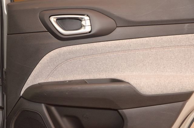 Used 2022 Jeep Compass Latitude image 13