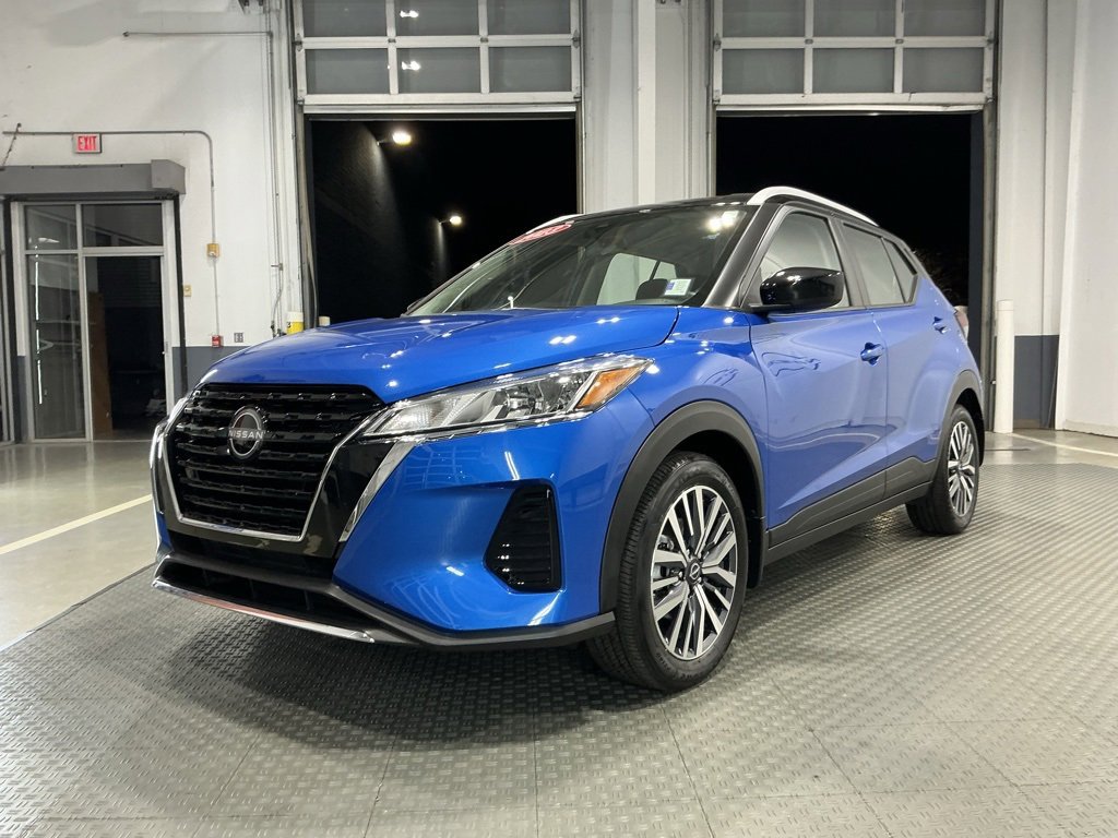 Used 2023 Nissan Kicks SV image 2