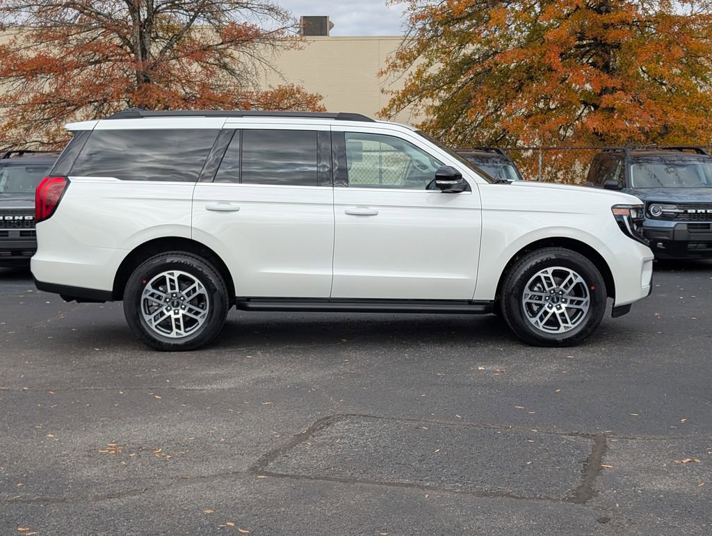 New 2025 Ford Expedition Active image 3