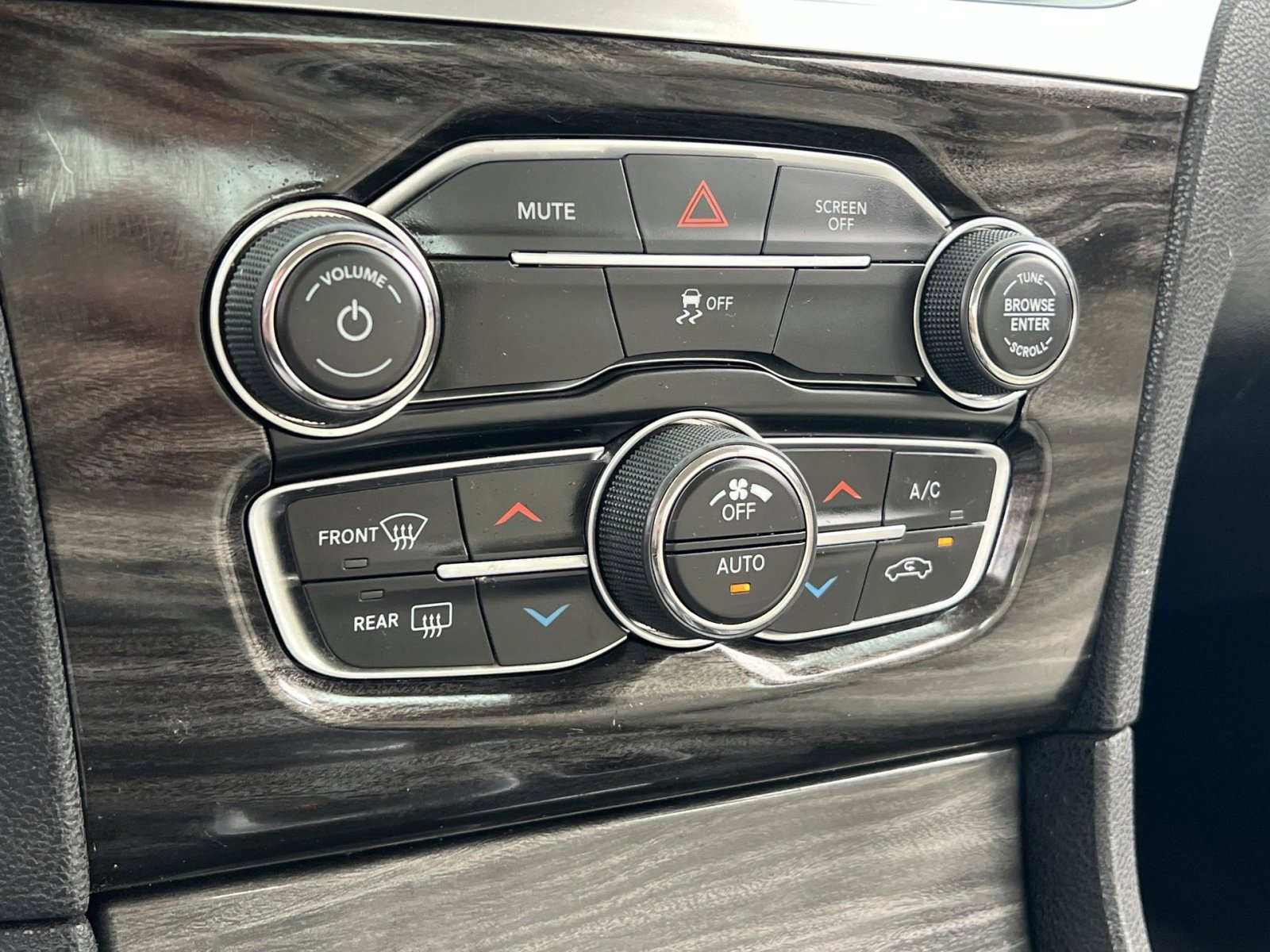 Used 2017 Chrysler 300 Limited image 17