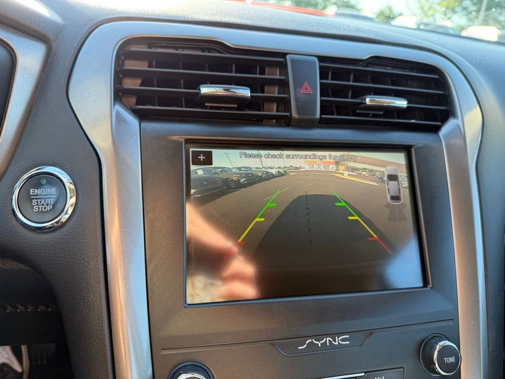 Used 2019 Ford Fusion SE FWD image 16
