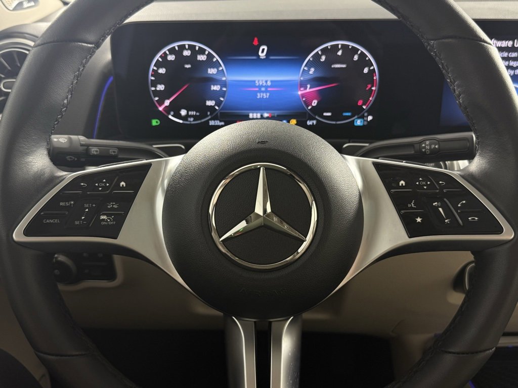 Used 2025 Mercedes-Benz GLB 250 4MATIC image 15