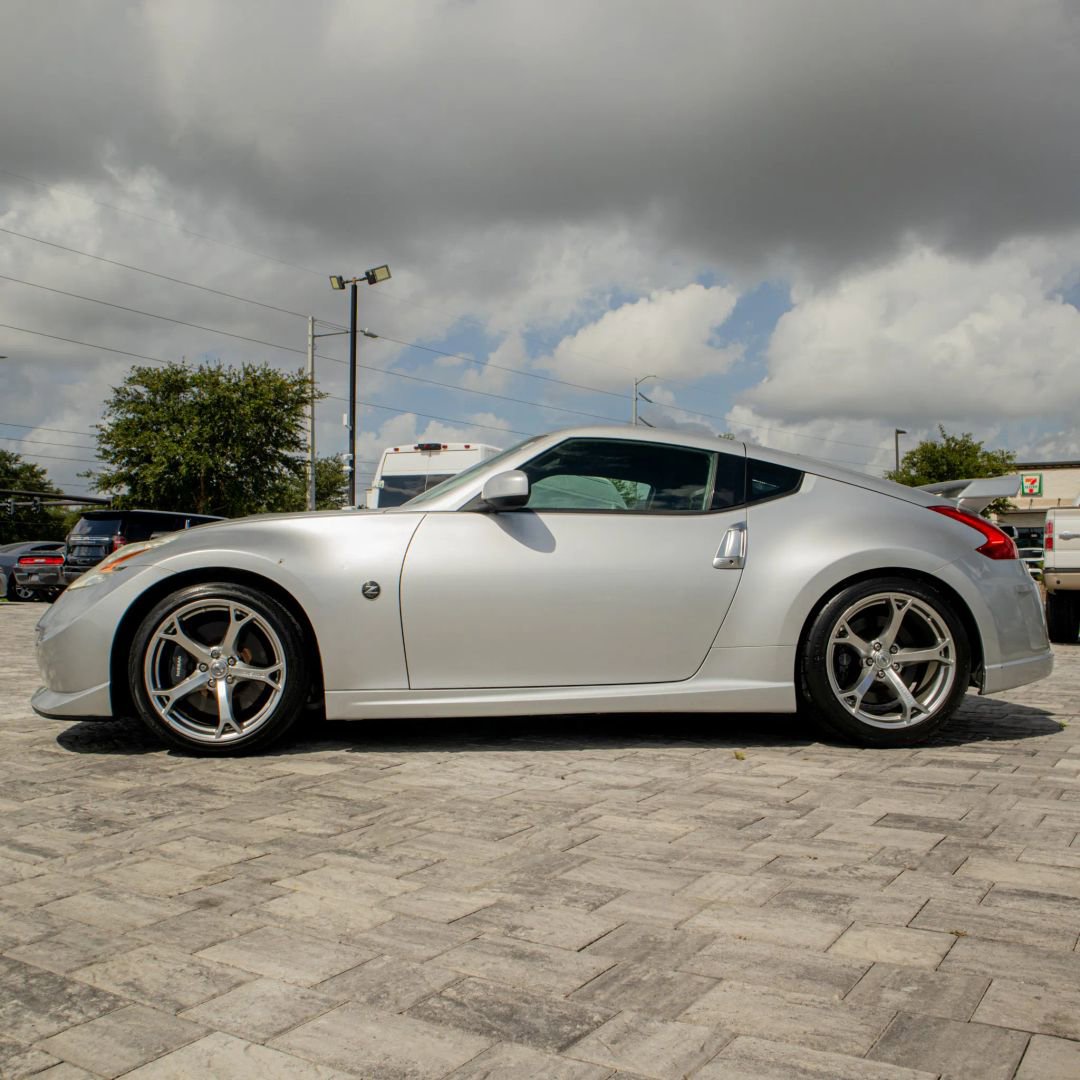 Used 2009 Nissan 370Z NISMO RWD image 4