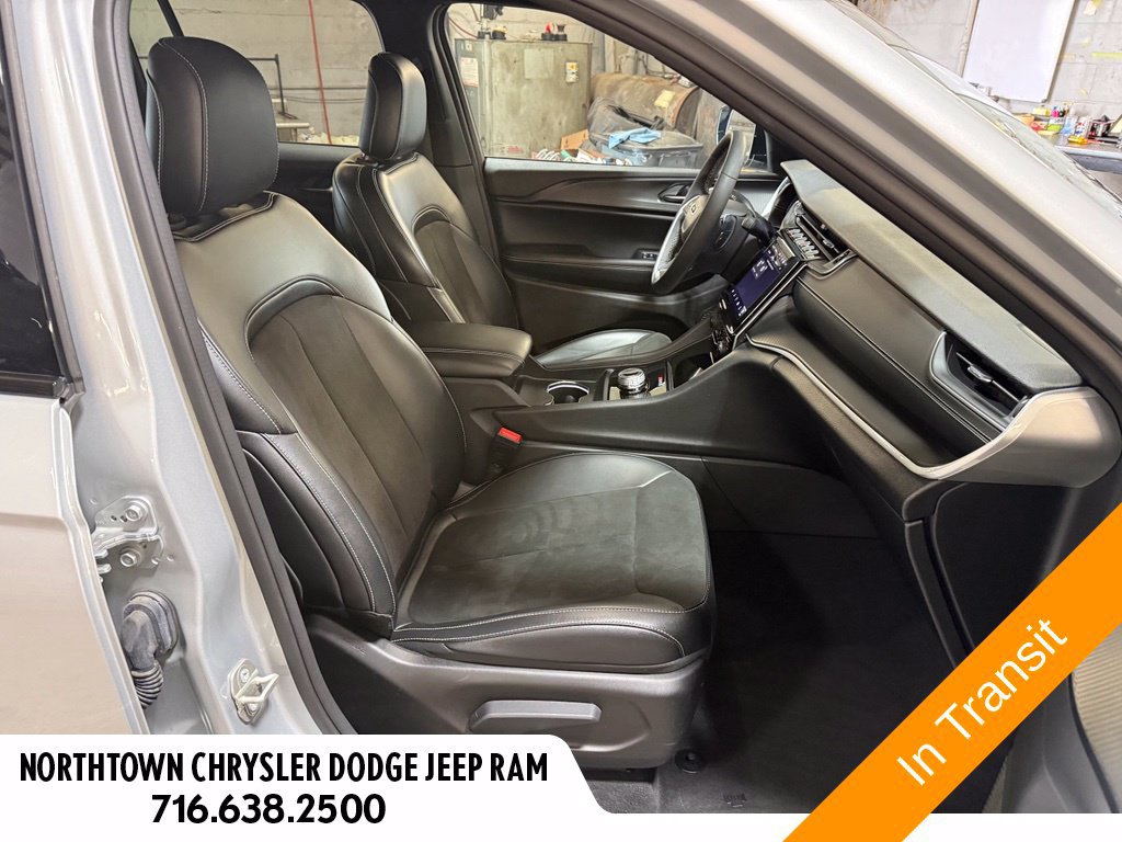 Used 2023 Jeep Grand Cherokee Altitude AWD/4WD image 24