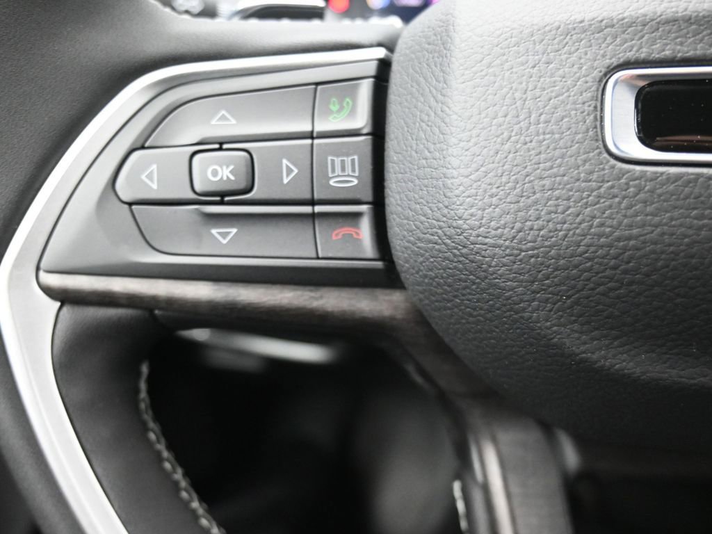 New 2025 Jeep Grand Cherokee L Limited w/ Black Appearance Package image 25