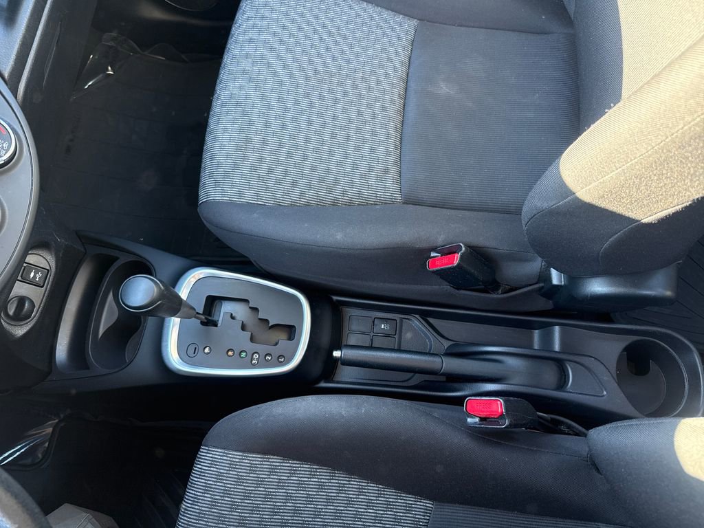 Used 2016 Toyota Yaris LE image 33