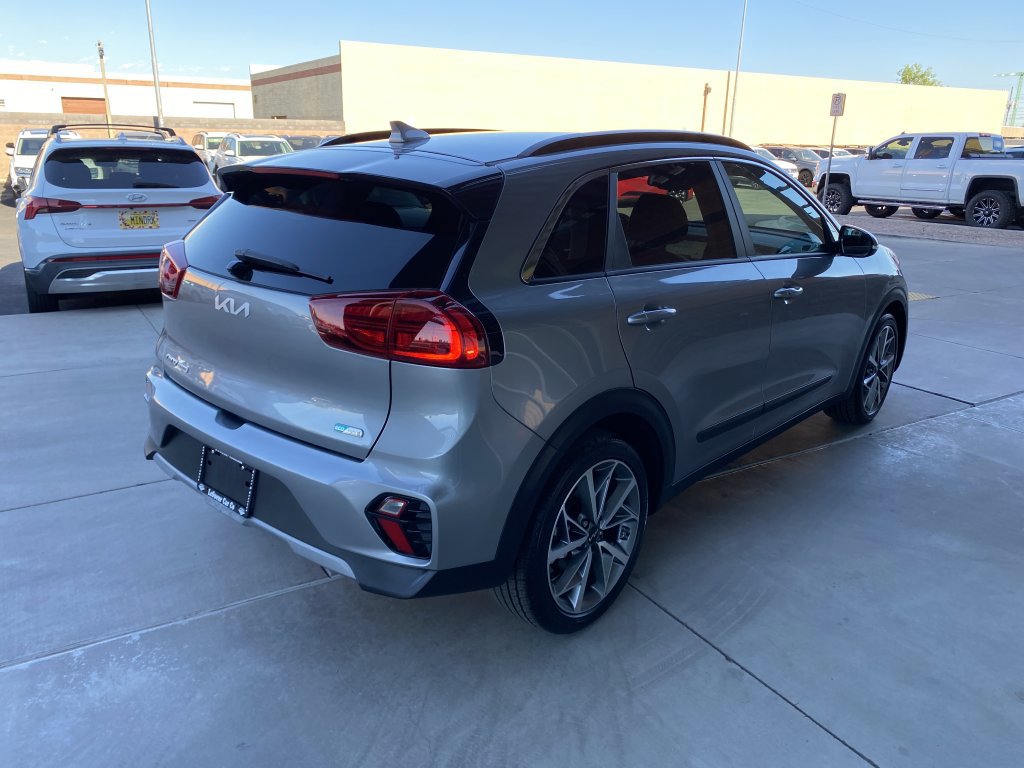 Used 2022 Kia Niro Touring Special Edition FWD image 5