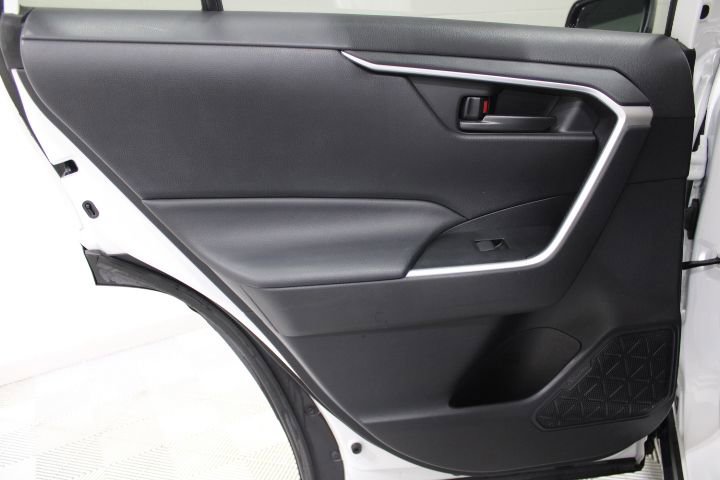 Used 2021 Toyota RAV4 LE image 21