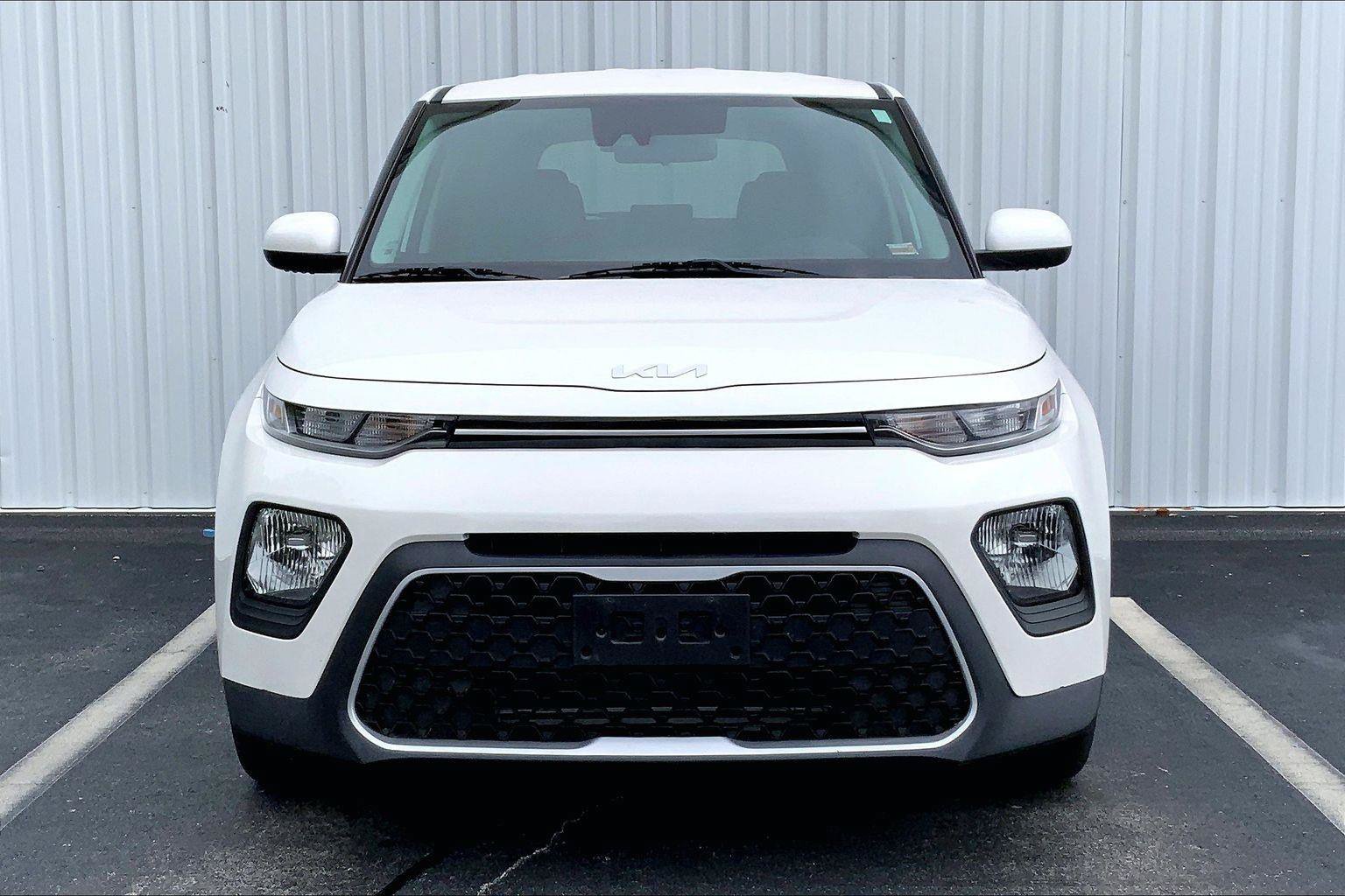 Used 2022 Kia Soul LX w/ Technology Package FWD image 3