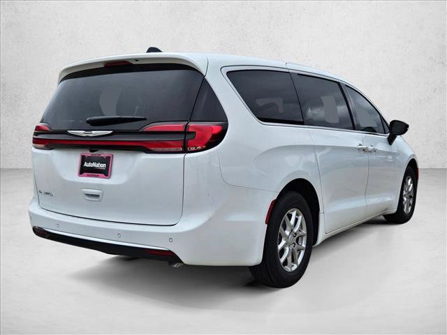 New 2026 Chrysler Pacifica Select FWD image 2