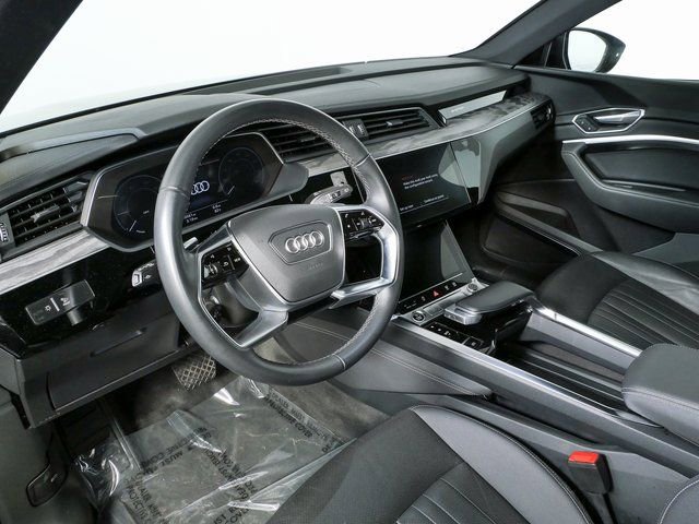 Certified 2022 Audi e-tron Premium Plus w/ Premium Plus Package image 4