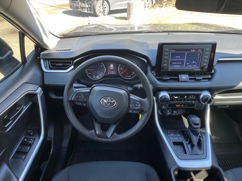 Used 2022 Toyota RAV4 LE image 5