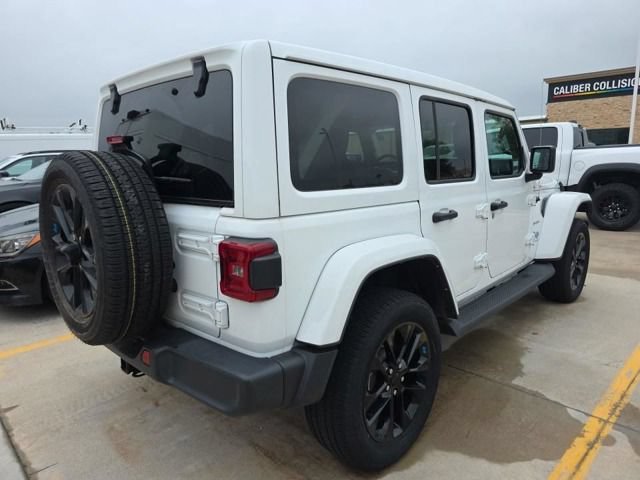 Used 2023 Jeep Wrangler Unlimited Sahara w/ Cold Weather Group AWD/4WD image 4