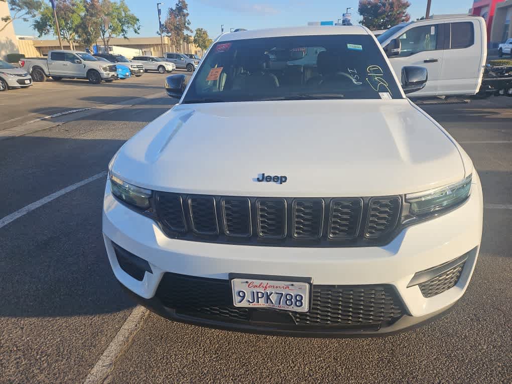 Used 2023 Jeep Grand Cherokee Altitude AWD/4WD image 2