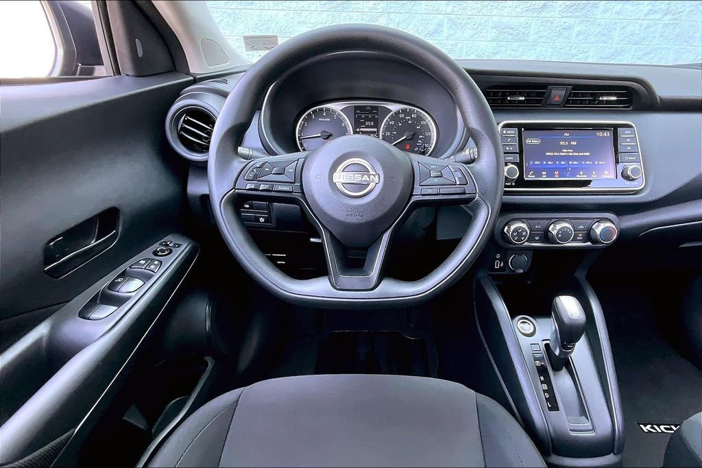Certified 2025 Nissan Kicks Play S image 4