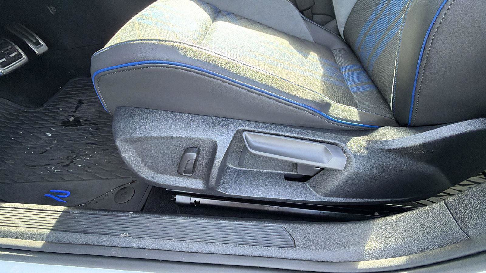 Used 2025 Volkswagen Golf R Black Edition image 22