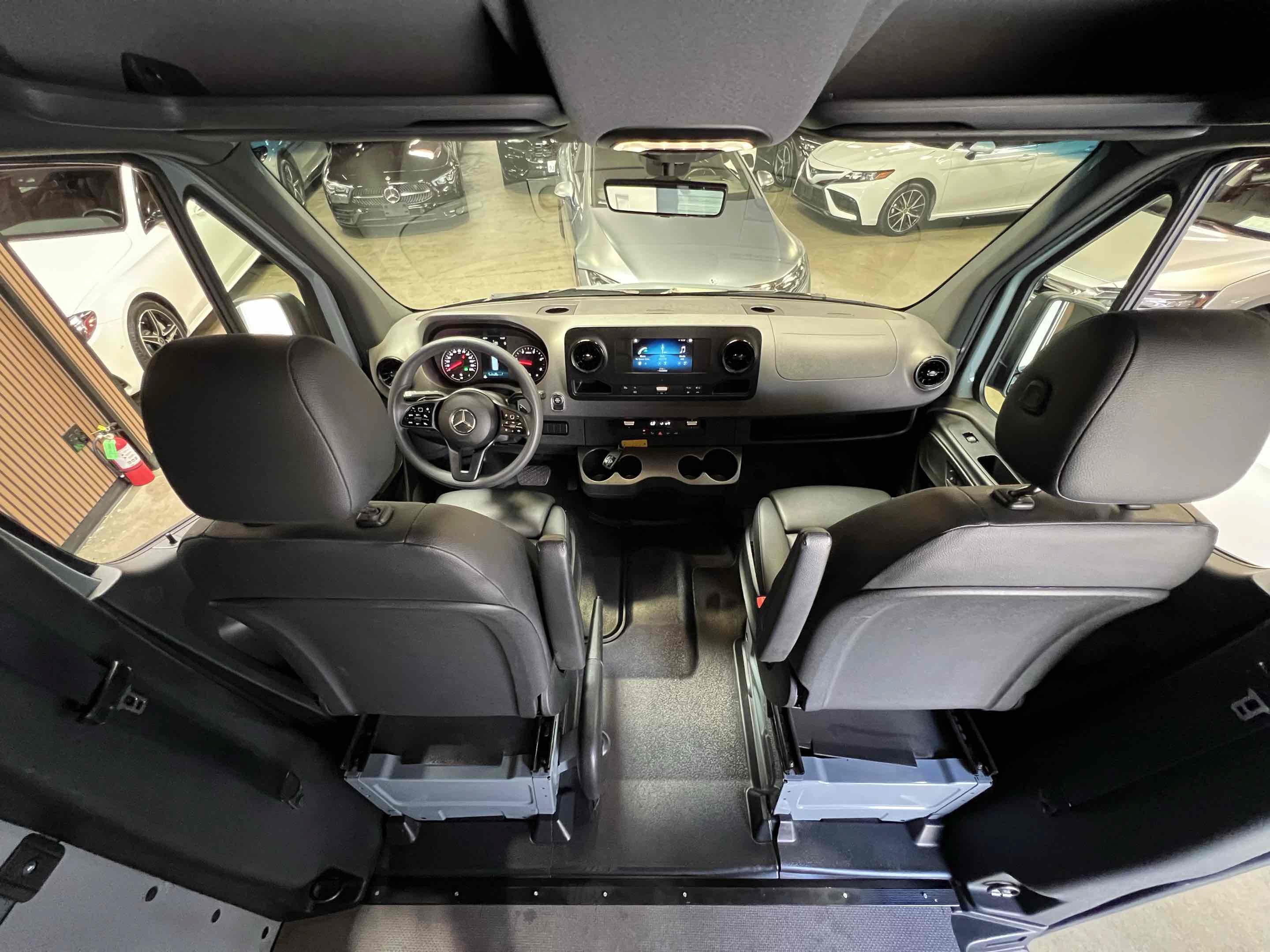 Used 2024 Mercedes-Benz Sprinter 2500 image 39