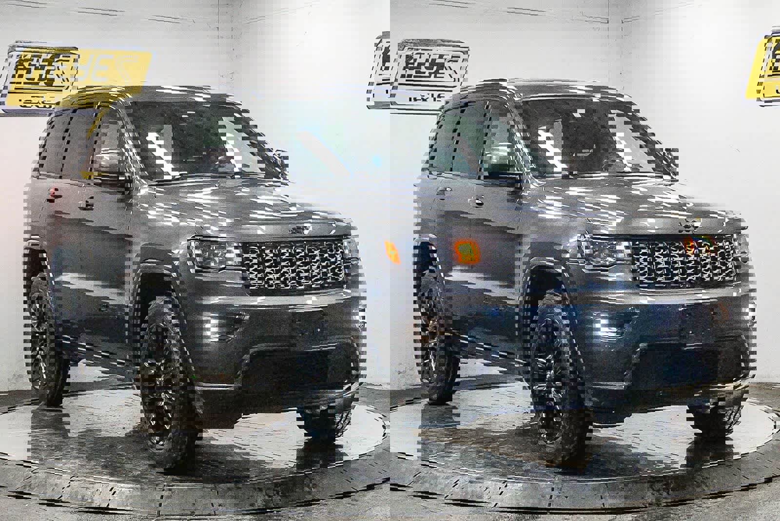 Used 2017 Jeep Grand Cherokee Altitude RWD image 5