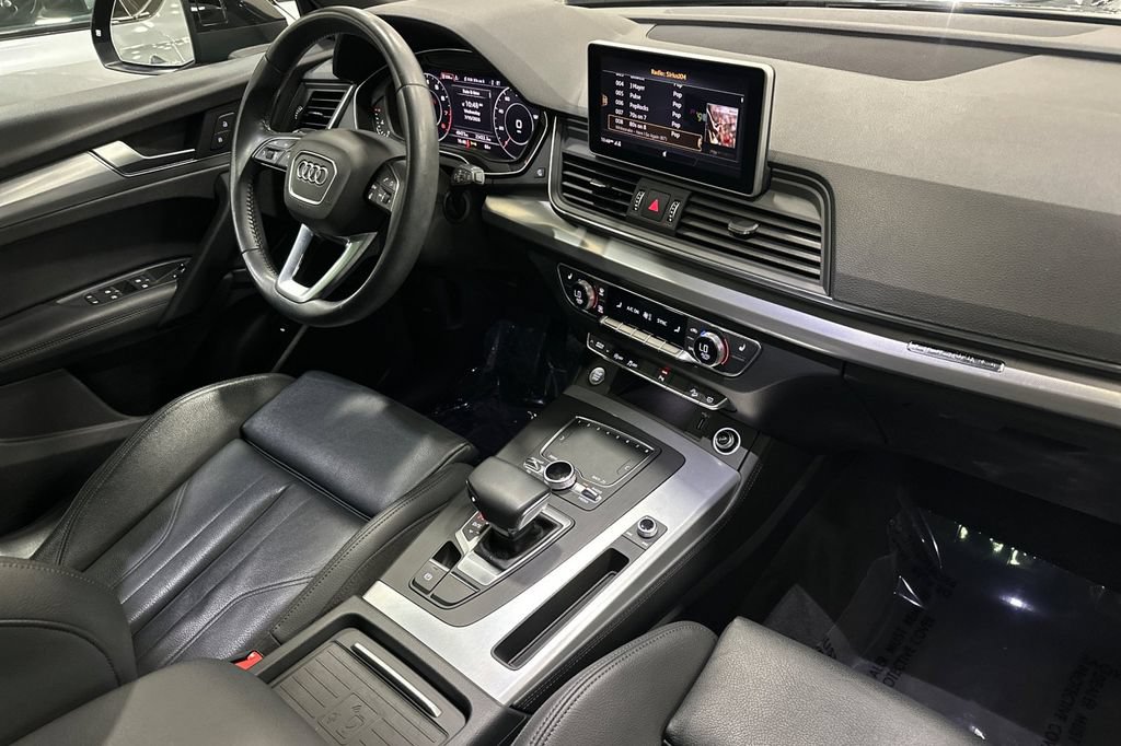 Used 2020 Audi Q5 2.0T Titanium Premium Plus w/ Premium Plus Package AWD/4WD image 18