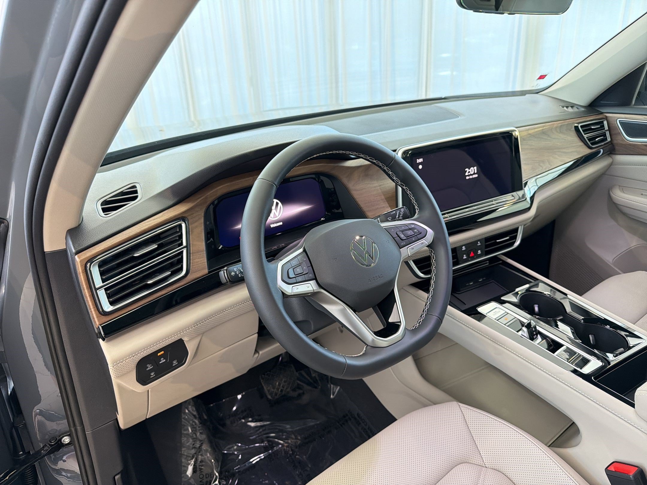 New 2026 Volkswagen Atlas SE FWD image 4