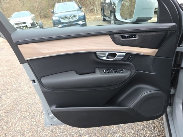 Certified 2025 Volvo XC90 B5 Plus image 26