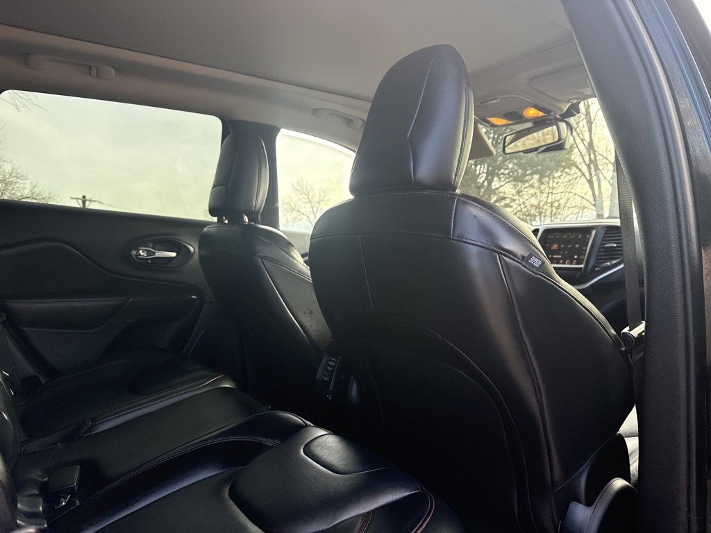 Used 2016 Jeep Cherokee Trailhawk w/ Comfort/Convenience Group image 27