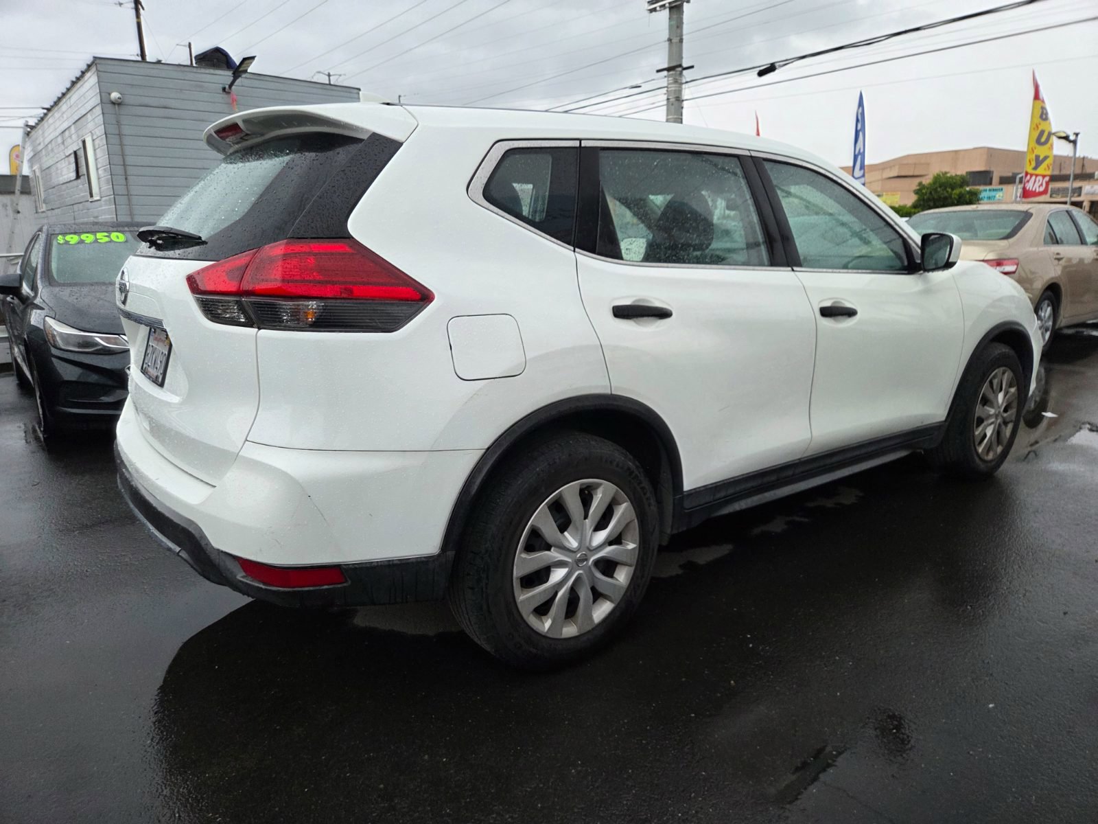 Used 2017 Nissan Rogue S FWD image 4