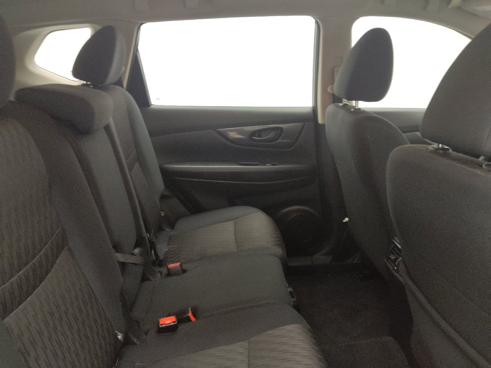 Used 2020 Nissan Rogue S FWD image 19