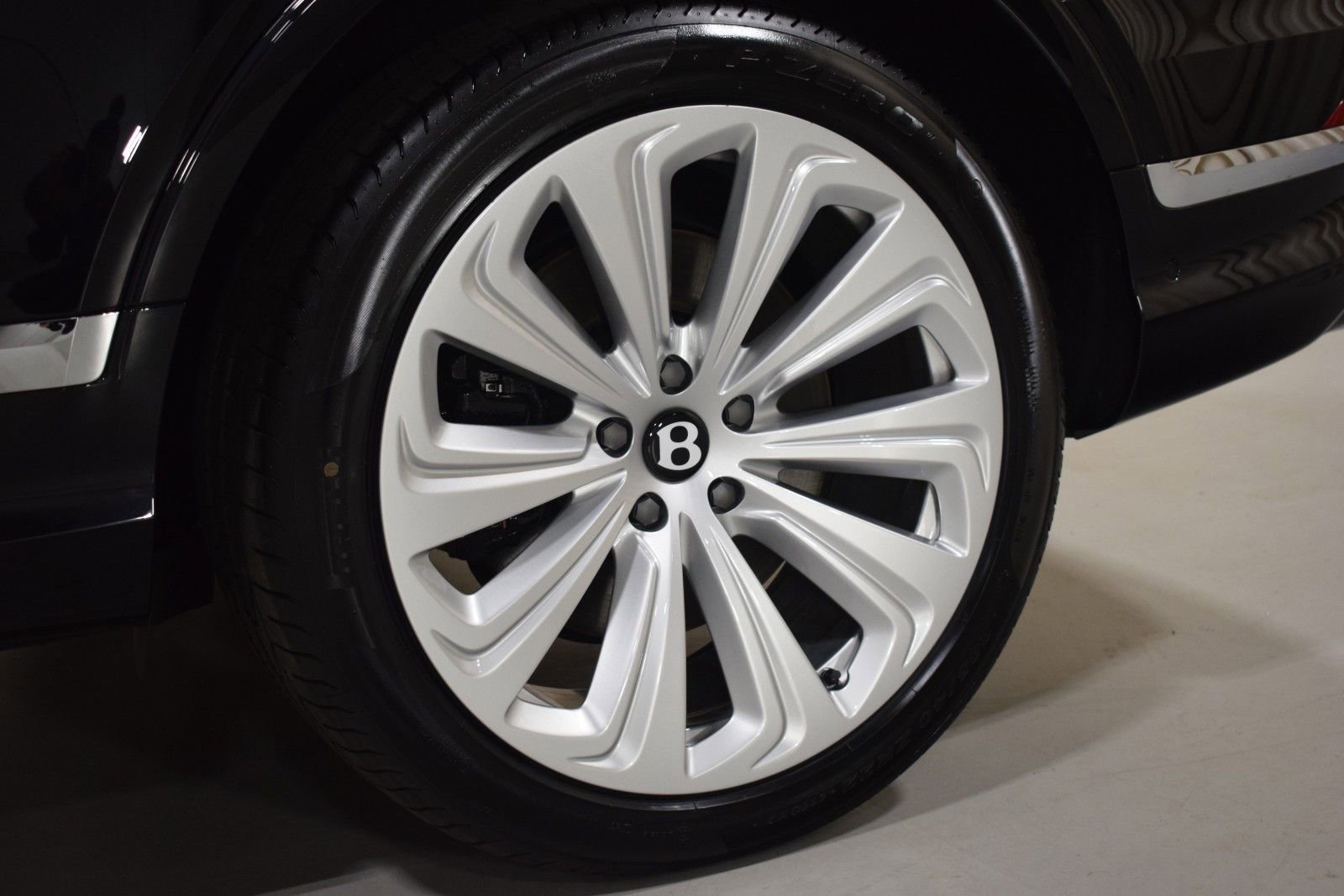 New 2025 Bentley Bentayga AWD/4WD image 13