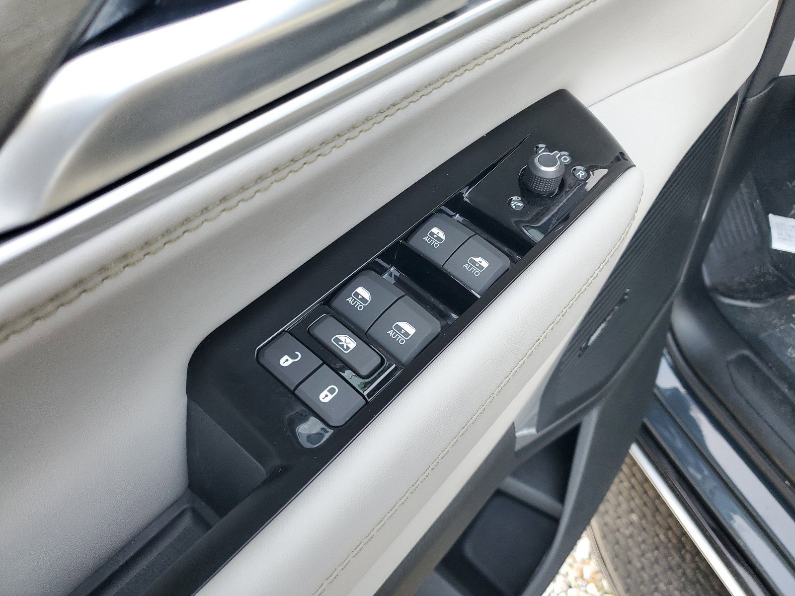 New 2025 Jeep Wagoneer L Series III w/ 8-pass Seating Package image 16