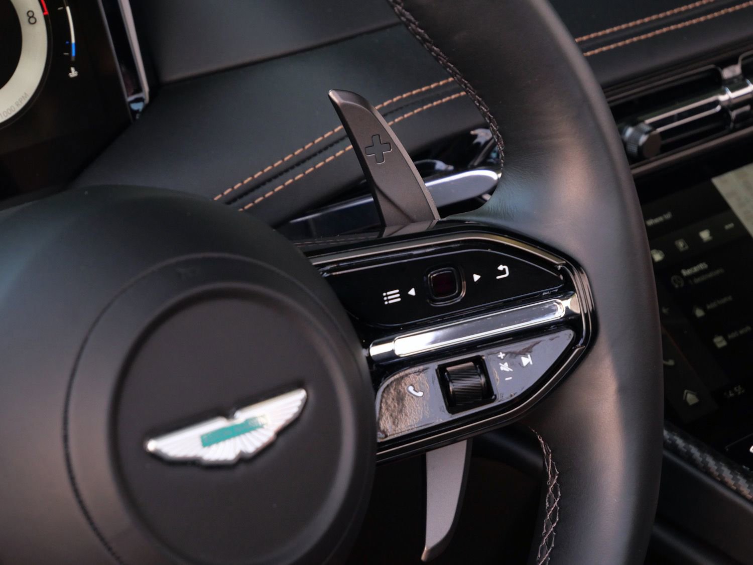 Used 2025 Aston Martin DB12 Convertible RWD image 21