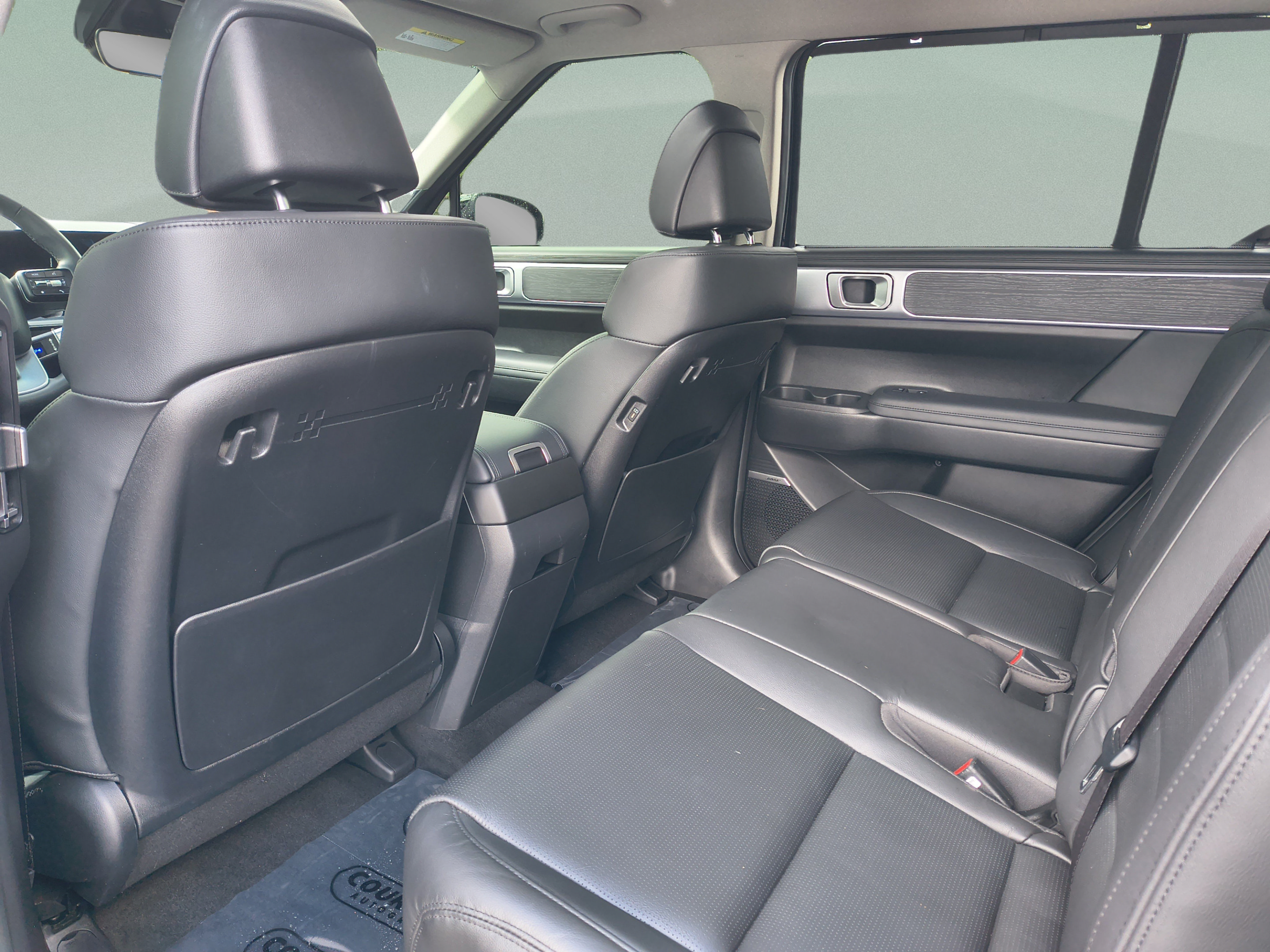 Certified 2025 Hyundai Santa Fe Limited FWD image 16