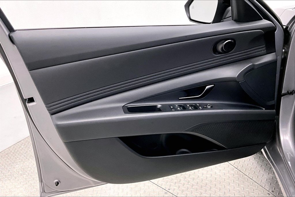 Certified 2025 Hyundai Elantra Sport FWD image 18