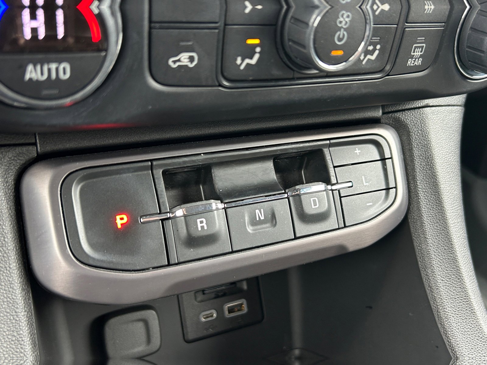 Used 2020 GMC Acadia AT4 image 21