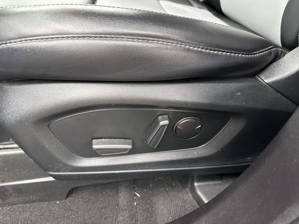 Used 2022 Ford Explorer XLT w/ Equipment Group 202A image 12